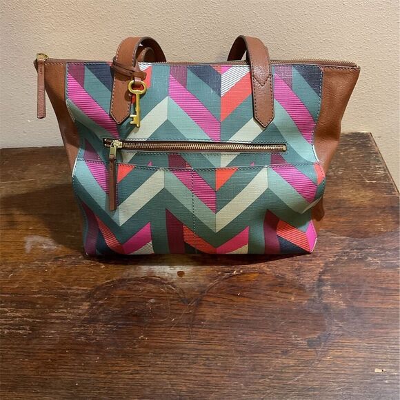 Fossil Fiona Chevron Blue/Pink Tote Bag PVC Canvas Faux Leather Women's Zip​​ - Picture 1 of 12